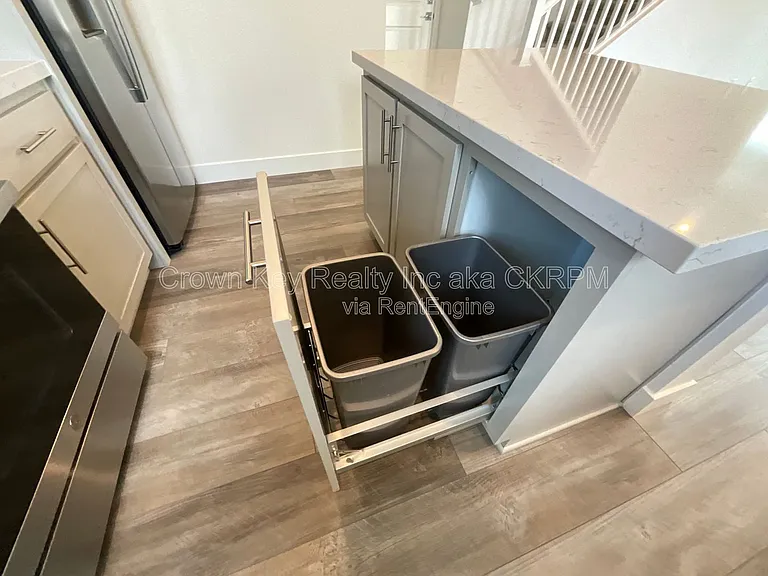 2090 Daimler St — Photo 10