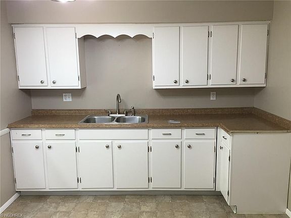 5th image of 438 North St APT 11A