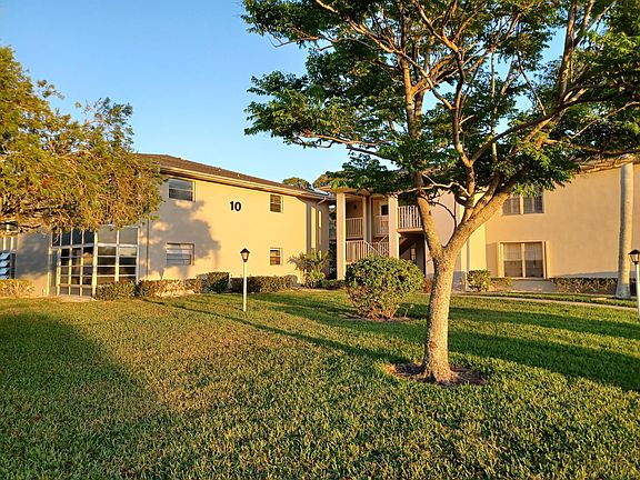 2nd image of 10 Lake Vista Trl APT 103