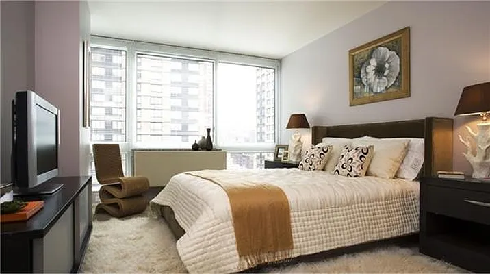 Rented by R New York | media 21