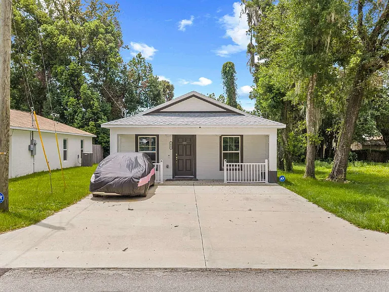 1004 NW 1st St — Photo 1