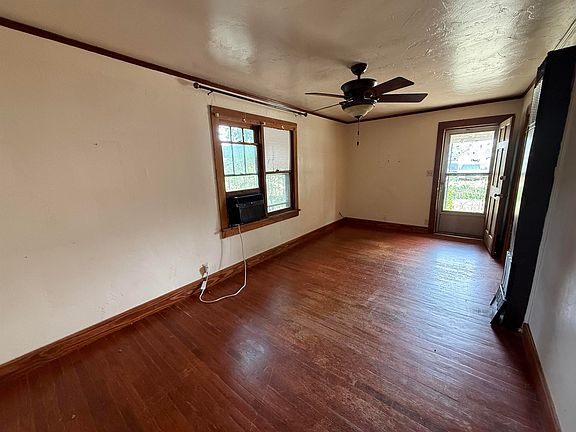 3rd image of 611 7th St