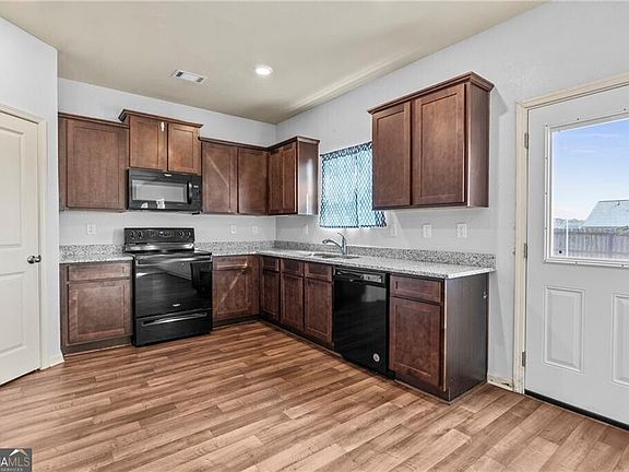 5th image of 337 Darling Ln