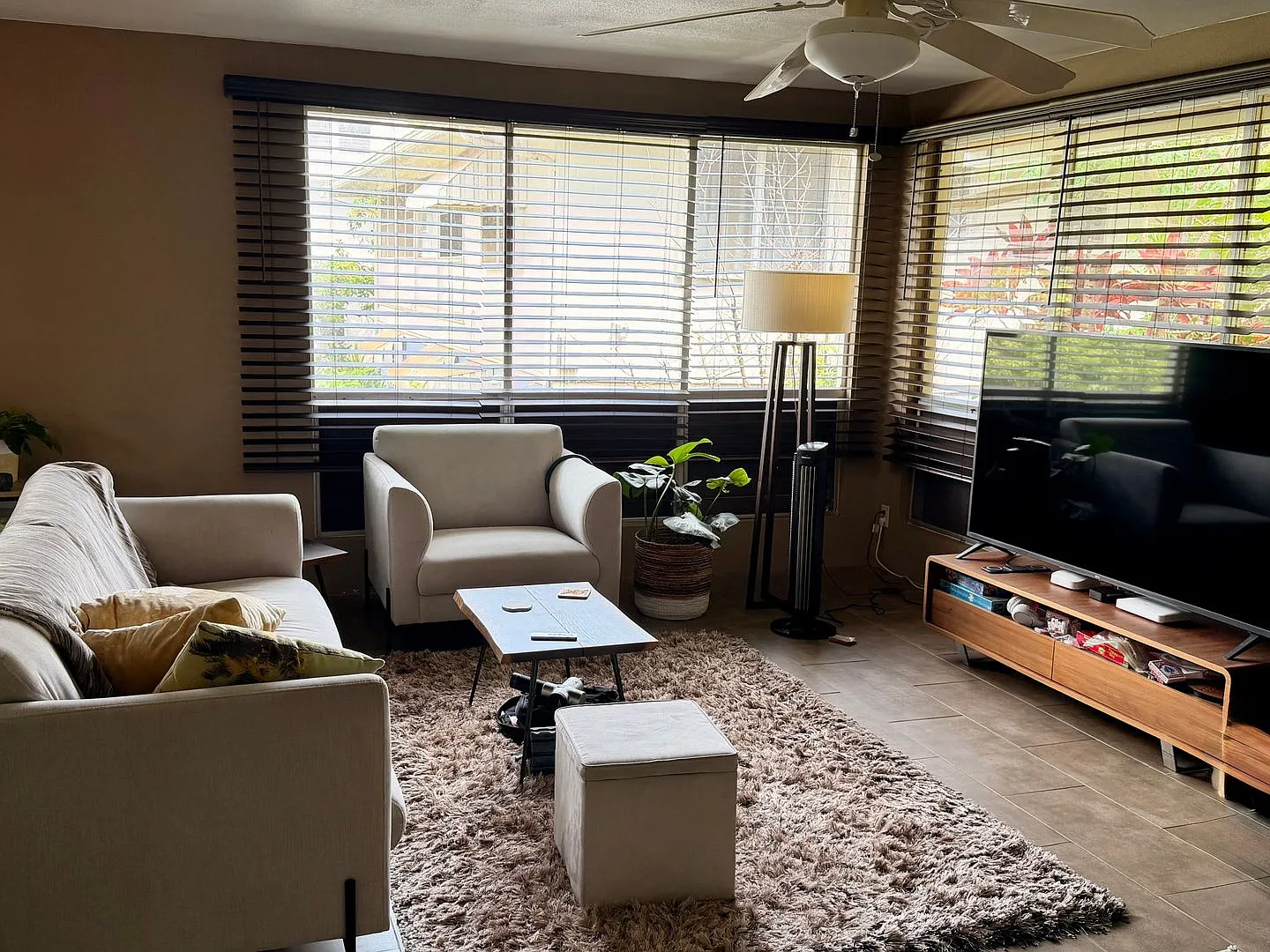 Ocean View & Island Breeze in Wilhelmina Rise 2-Bedroom, 1-Bath, 1 Parking Upper Home — Photo 2