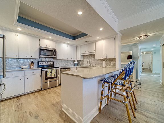 3rd image of 6 Belleview Blvd APT 101