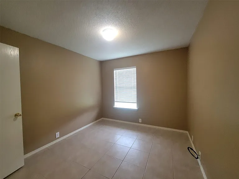 1411 Dundee Dr — Photo 9