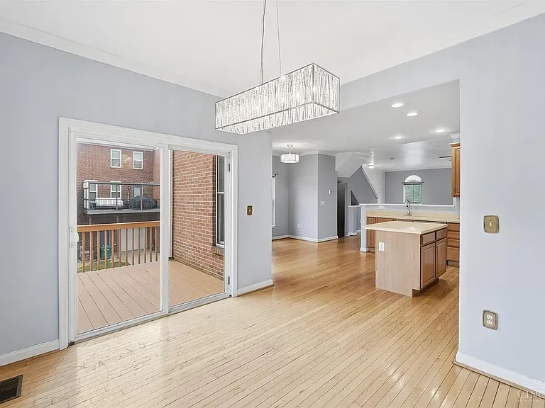 710 W Court St — Photo 5