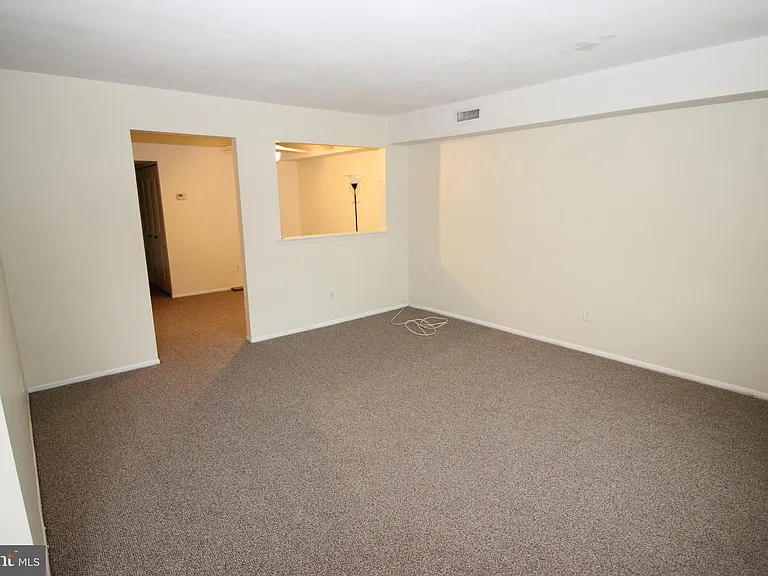 2046 Jason Dr — Photo 2
