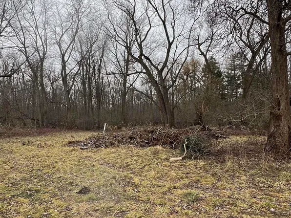 7380 Southfield Dr, Shelby Township, MI 48316