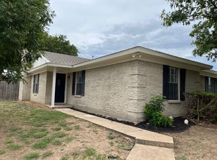 8836 Hidden Hill Dr, Fort Worth, TX 76179