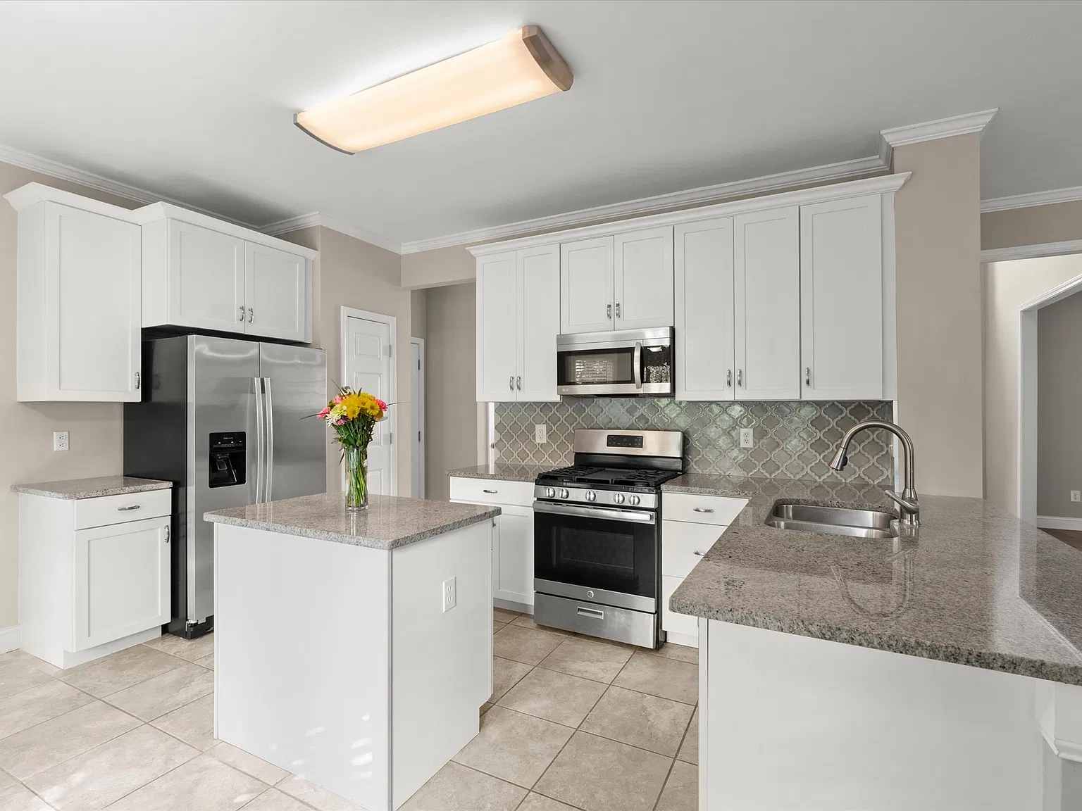 4 bed, 2.5 bath, 2788 sqft, $2,650 — Photo 4