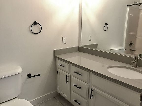 2nd image of 1407 E Cary St APT 206