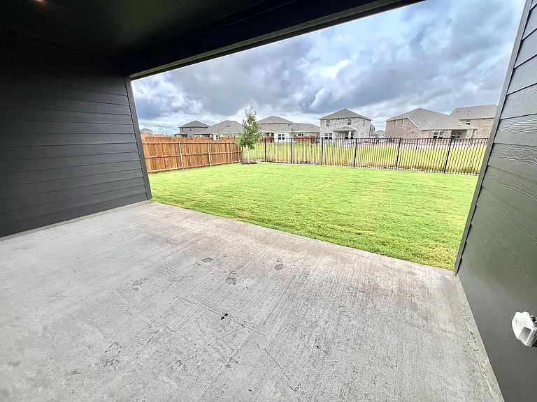 1409 Winters Way — Photo 10