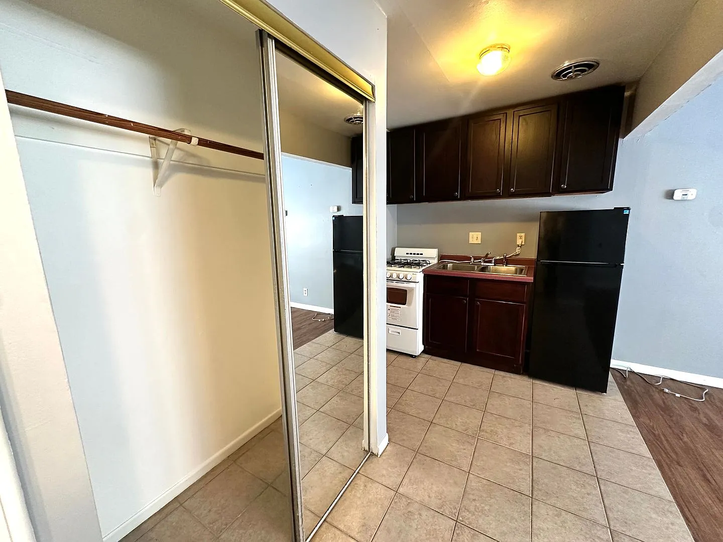 1456 N. Farwell Avenue — Photo 4