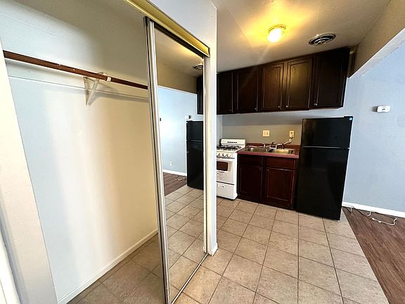 4th image of 1456 N Farwell Ave APT 4