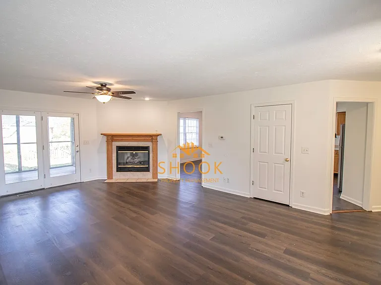 206 E Pine Ave — Photo 4