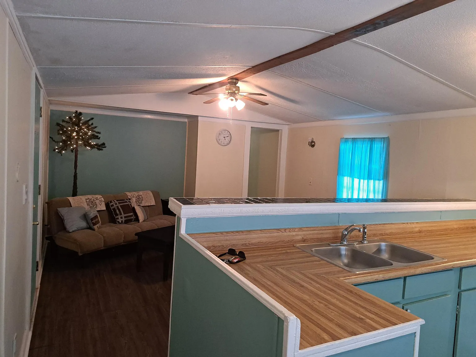 2 bed, 700 sqft, $1,000 — Photo 3