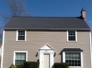 551 Lake Forest Dr, Bay Village, OH