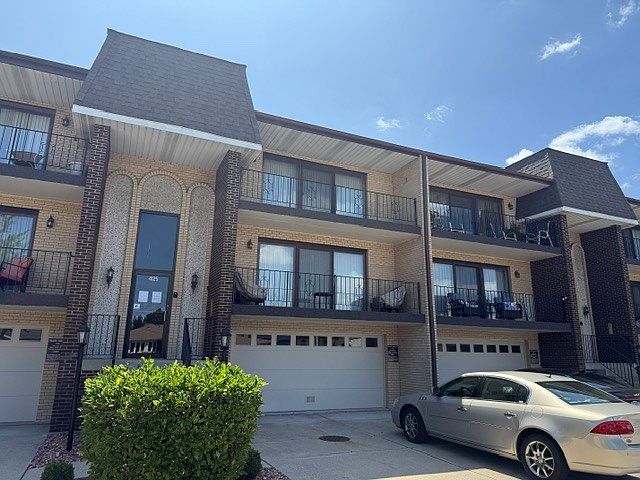 1st image of 4125 W 93rd Pl #B-oak