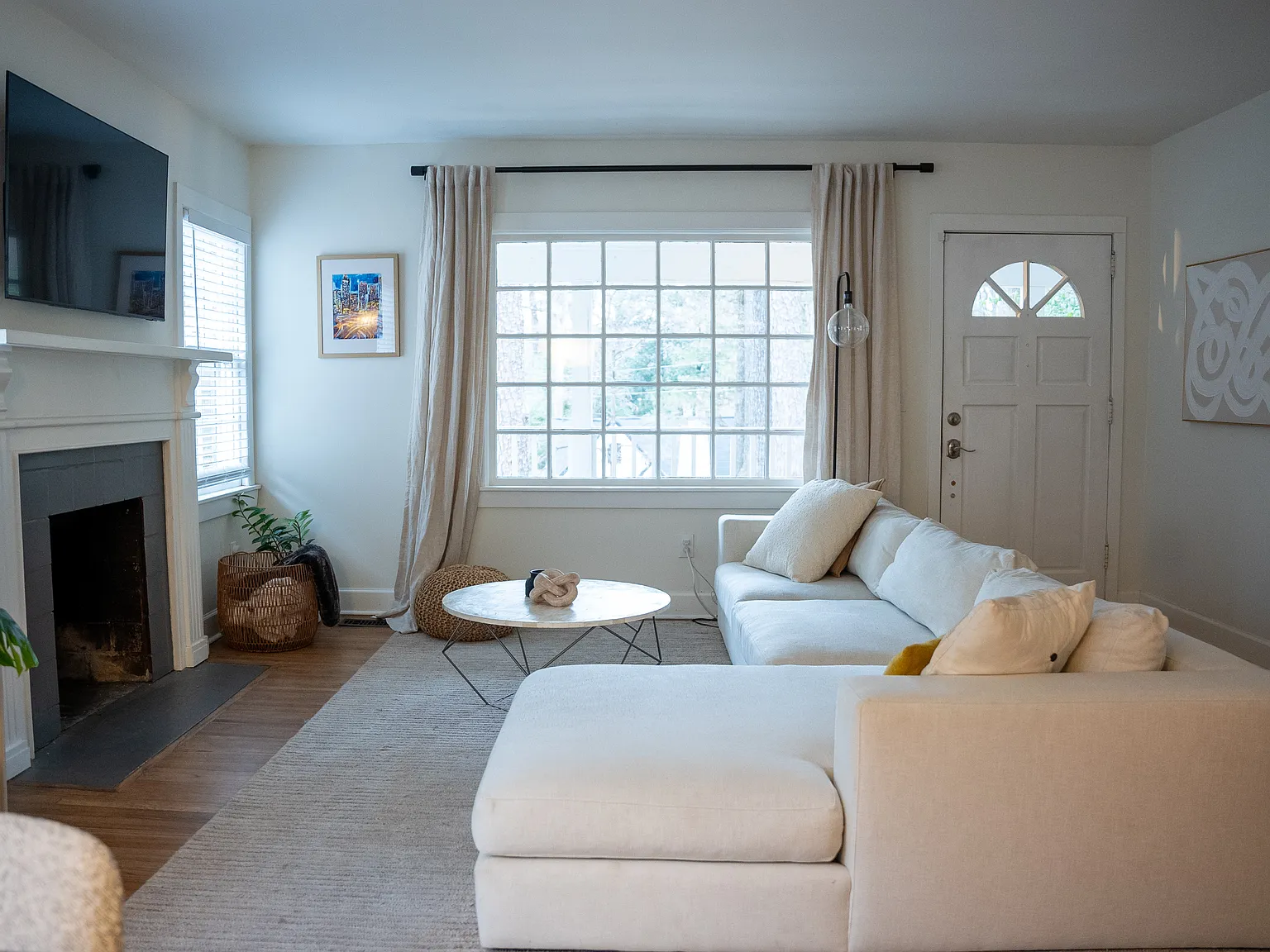 2 bed, 1124 sqft, $3,975 — Photo 2