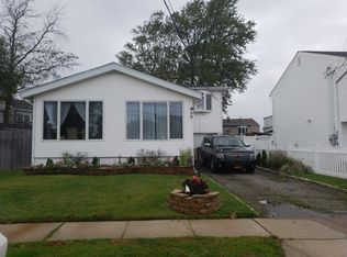 56 Prospect St, Freeport, NY 11520