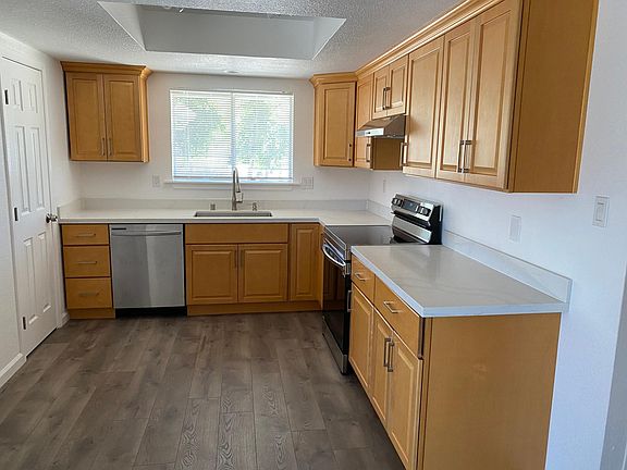 3rd image of 3327 S Francisco Way