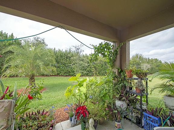 5th image of 575 Valencia Cir SW