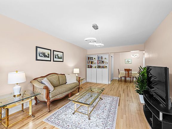 4th image of 4601 39th Ave APT 314