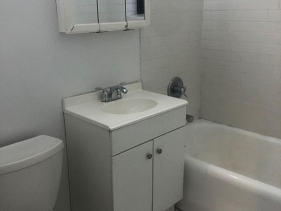 5th image of 37 Clinton Ave APT 1E