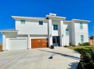 37 Nassau Dr, Rockport, TX 78382