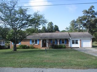 108 Colonial Dr, Greenwood, SC 29649