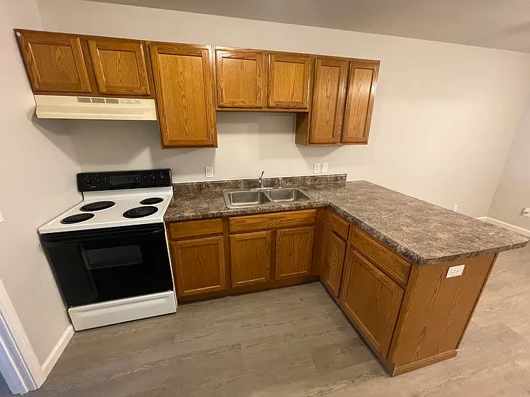 718 Benham St #B — Photo 3