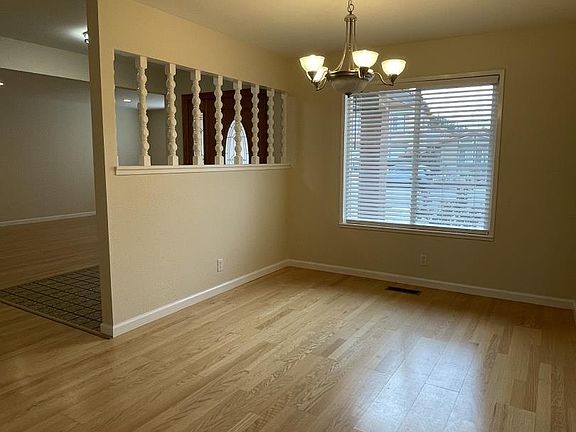 3rd image of 588 Lynxwood Ct