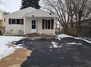 213 Hillandale Dr, Round Lake, IL 60073