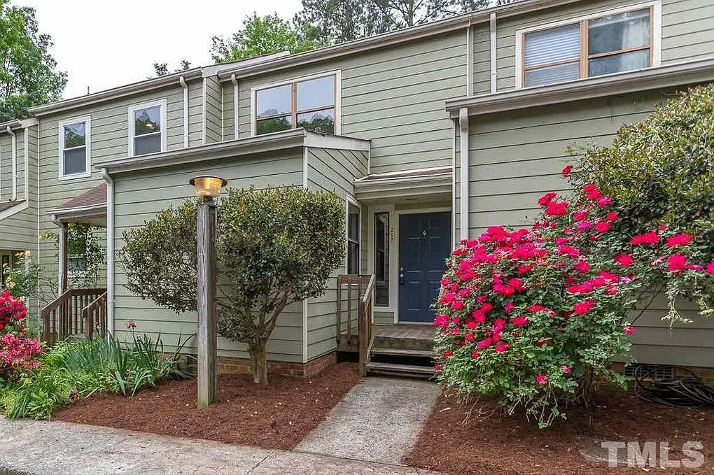 3 bed, 1229 sqft, $1,850 — Photo 1