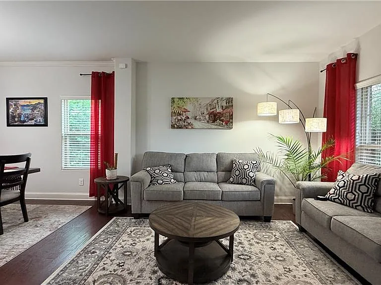 1810 Kingsbridge Ct — Photo 3