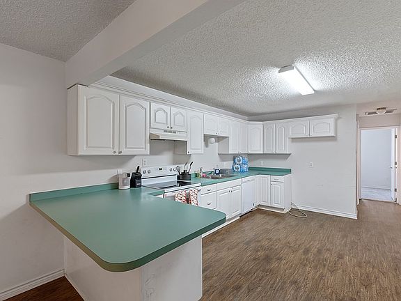 3rd image of 404 W Andrew Dr