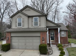 383 Waterfall Ridge Ct, Waterford, MI 48327