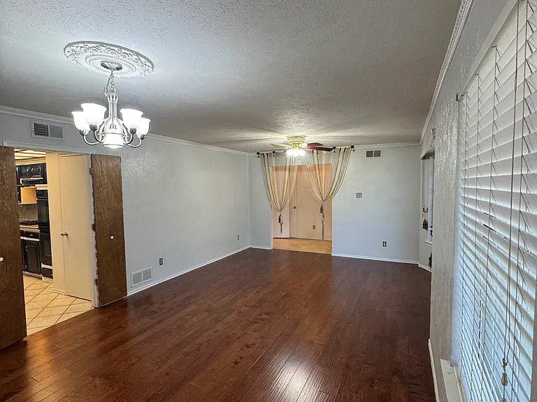 429 Sheffield Dr — Photo 41