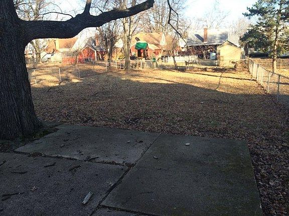 3rd image of 6940 Gloria Dr