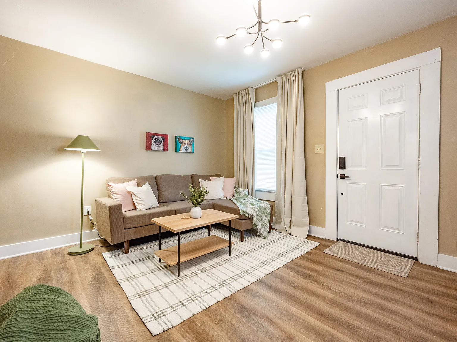 Furnished 1BR Home w/ Fenced Yard, Laundry & Off-Street Parking — Photo 4