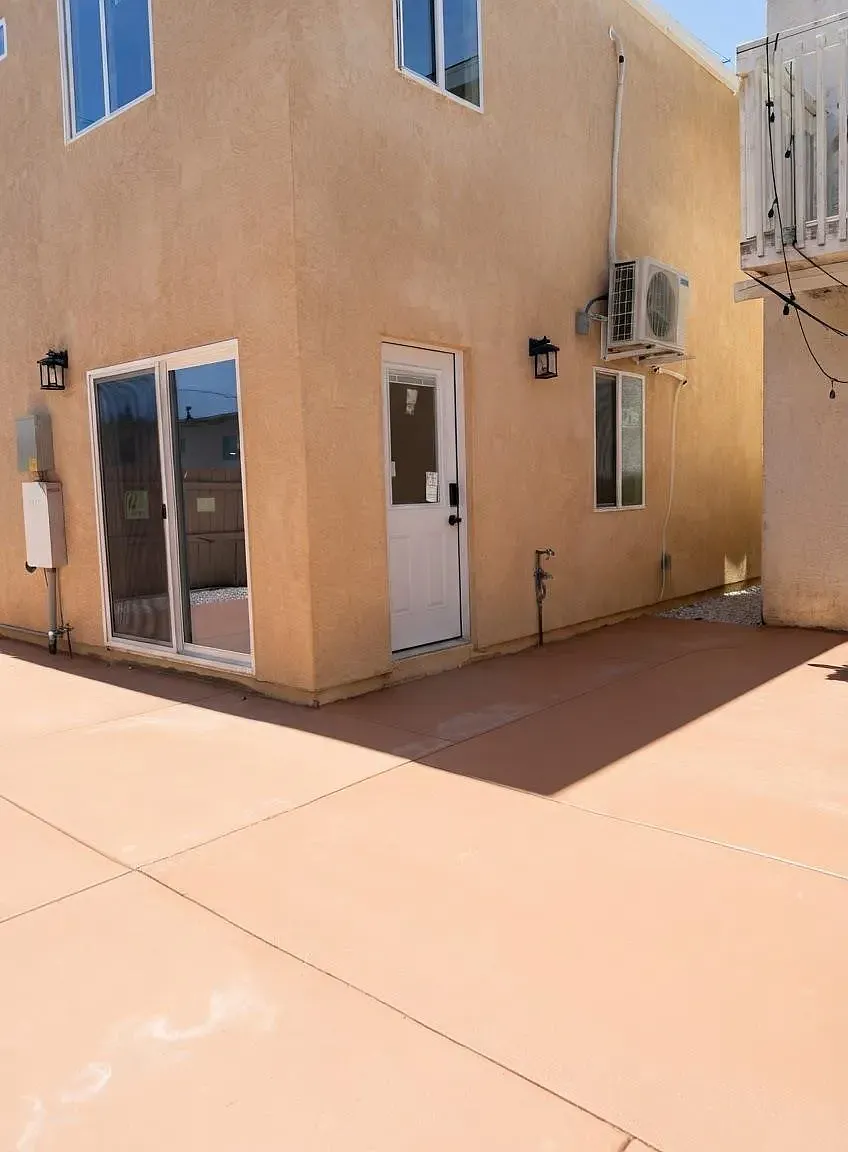 3 bed, 3.0 bath, 1200 sqft, $4,000 — Photo 1