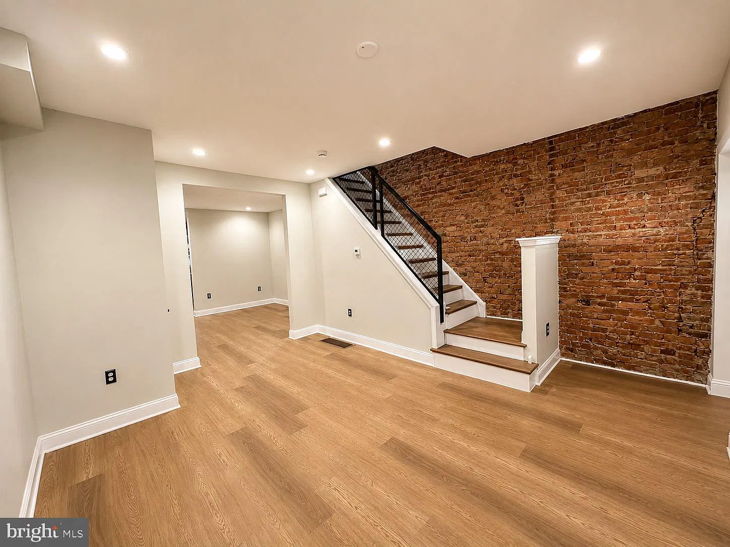 3 bed, 1.0 bath, 1134 sqft, $1,990 — Photo 1