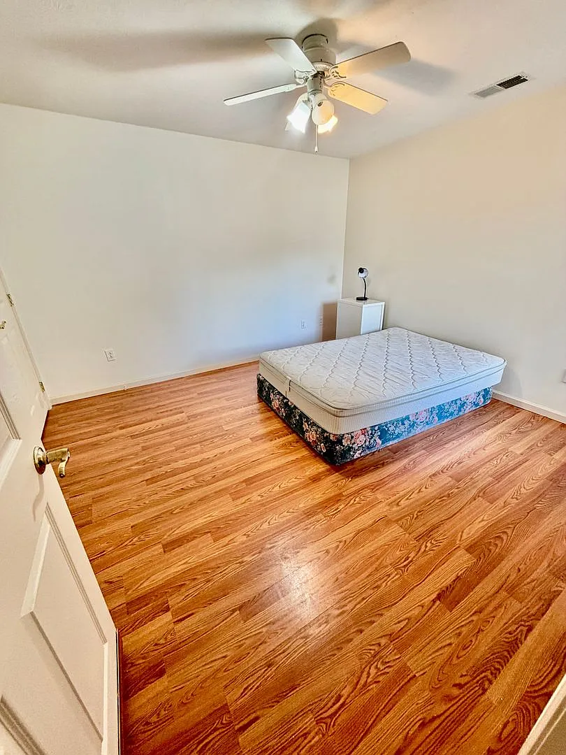 7205 University Ave — Photo 2