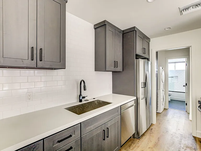 455 N Olive St — Photo 21