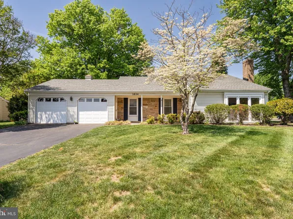 1634 Nathan Ln, Herndon, VA 20170
