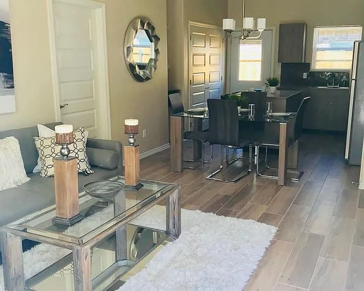 2605 E Garfield Ave — Photo 2