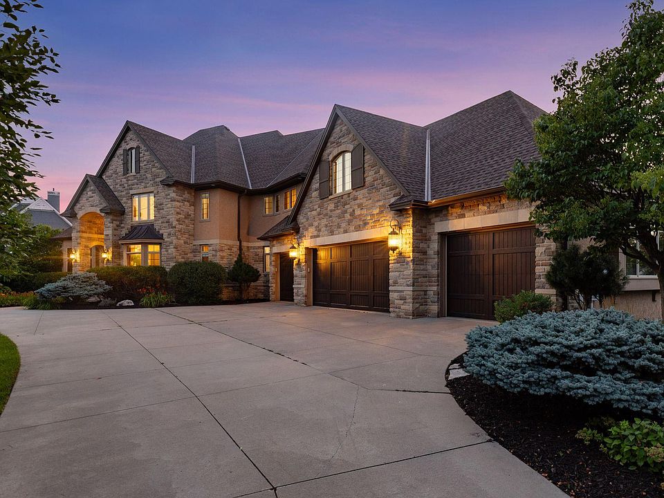 1st image of 225 Calamus Cir