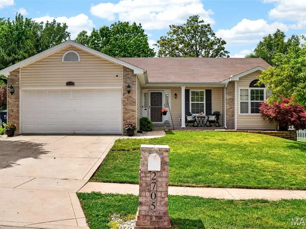2705 Providence Ridge Dr, Wentzville, MO 63385
