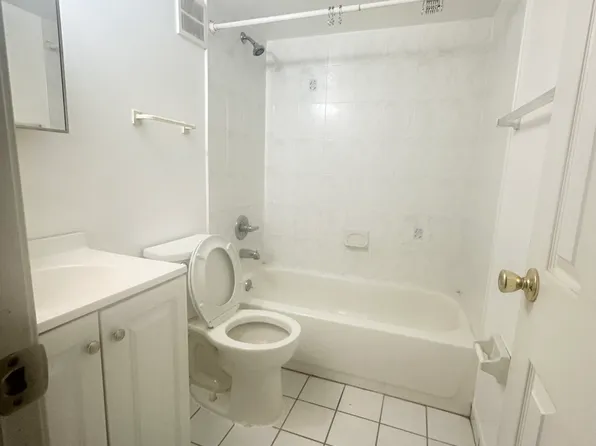 61 Lion St #1F, Staten Island, NY 10307